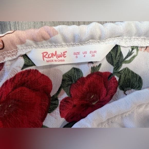 Romwe Women’s/juniors polyester floral halter neck sundress size S - Picture 2 of 9